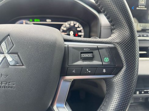 Used 2024 Mitsubishi Outlander 4WD Plug-In Hybrid image 15