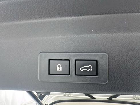 Certified 2023 Subaru Ascent Premium w/ Convenience Package image 19