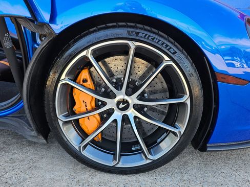 Used 2019 McLaren 570S Spider image 32