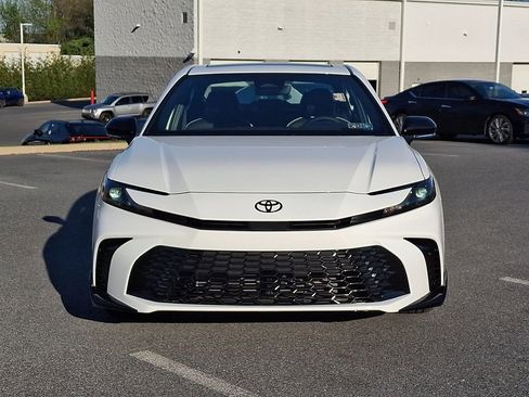 New 2026 Toyota Camry Hybrid FWD image 2