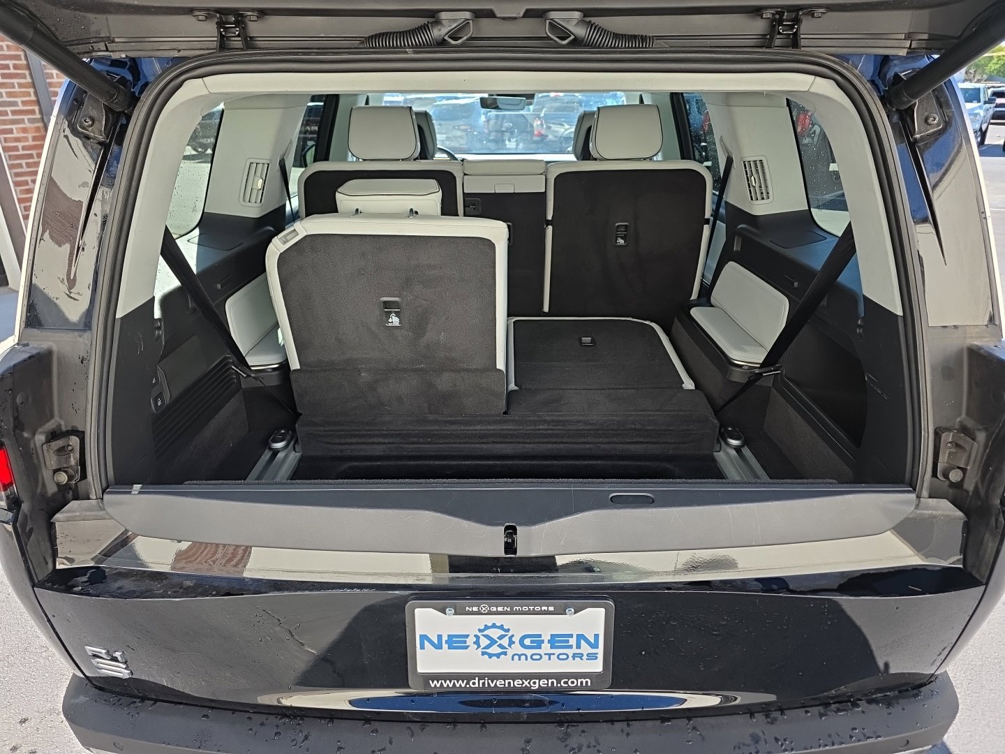 Used 2025 Rivian R1S Adventure Dual AWD/4WD image 26