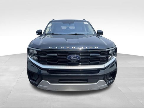 Used 2025 Ford Expedition Platinum w/ Driver's Package AWD/4WD image 19
