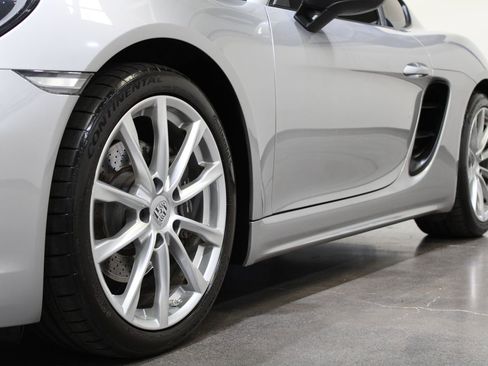 Used 2018 Porsche 718 Cayman RWD image 11