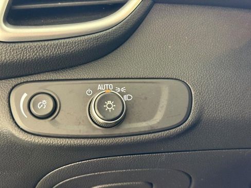 Used 2022 Chevrolet Trax LT w/ Driver Confidence Package image 22