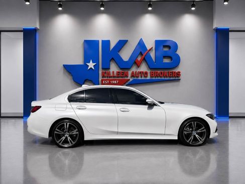 Used 2019 BMW 330i Sedan w/ Premium Package RWD image 2