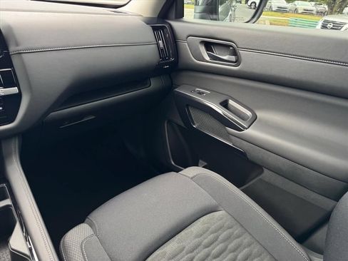 Certified 2026 Nissan Pathfinder SV FWD image 11