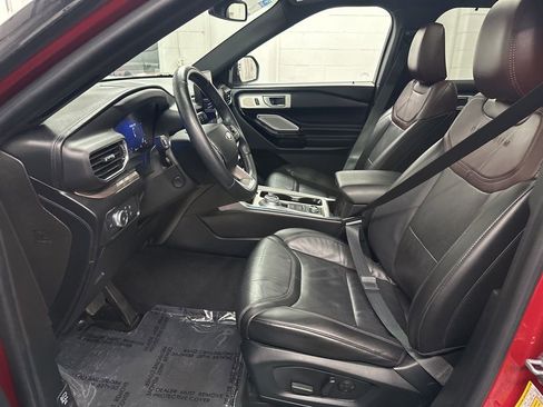 Used 2022 Ford Explorer Platinum w/ Equipment Group 601A AWD/4WD image 19