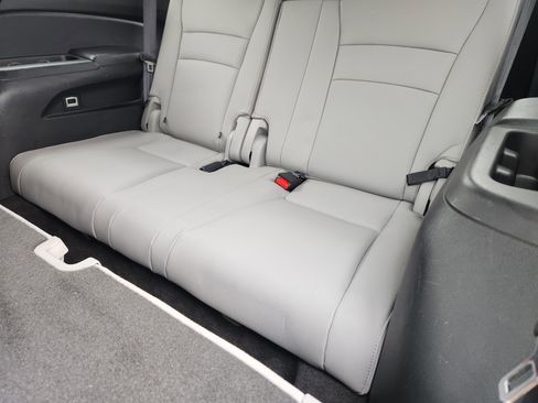 Used 2016 Honda Pilot Touring image 32