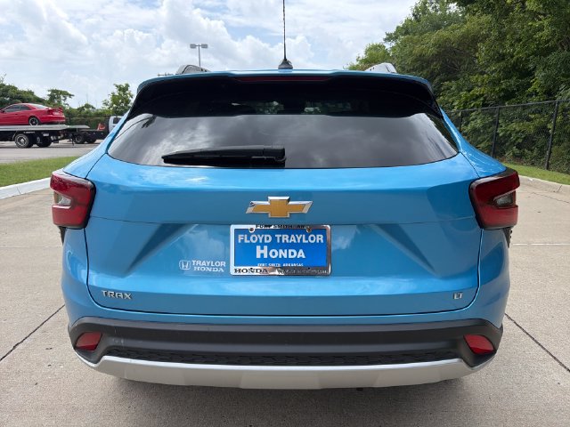 Used 2025 Chevrolet Trax LT FWD image 6