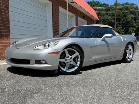 Used 2005 Chevrolet Corvette Convertible w/ Preferred Equipment Group RWD image 2