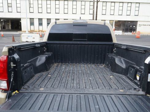 Used 2017 Toyota Tacoma TRD Sport AWD/4WD image 24