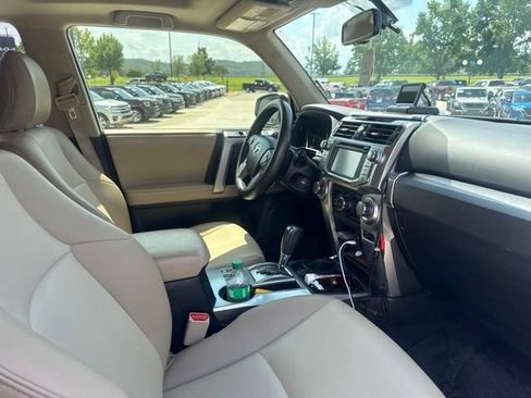 Used 2017 Toyota 4Runner SR5 Premium RWD image 45