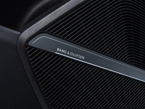 Used 2025 Audi SQ5 Premium Plus w/ Premium Plus Package image 23