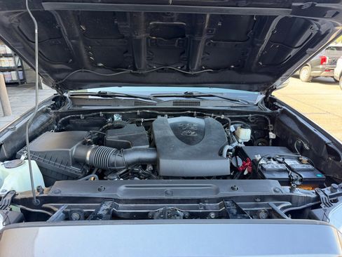Used 2019 Toyota Tacoma SR5 RWD image 21