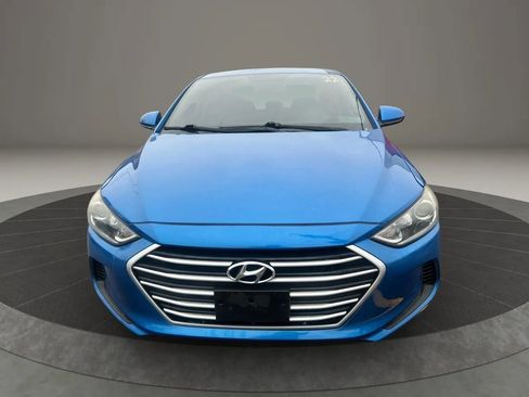 Used 2017 Hyundai Elantra SE image 2