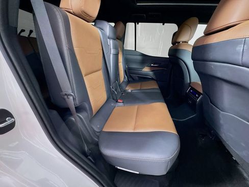 Used 2025 Lexus GX 550 w/ Cold Area Package AWD/4WD image 37