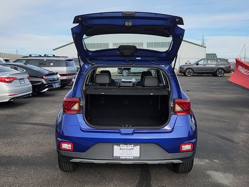 Used 2022 Hyundai Venue Limited image 18