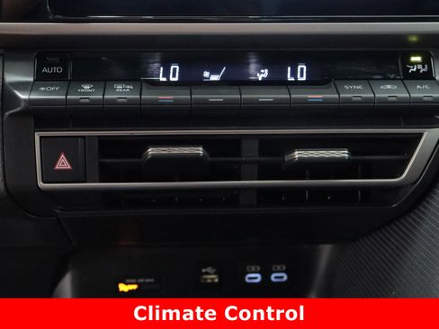 Used 2025 Toyota Camry SE image 20