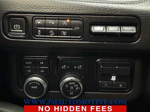 Used 2022 GMC Yukon XL Denali w/ Denali Premium Package image 34