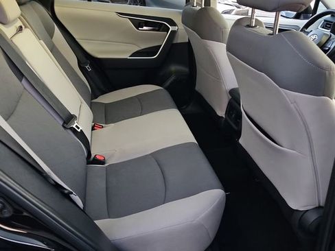 Used 2022 Toyota RAV4 XLE image 18
