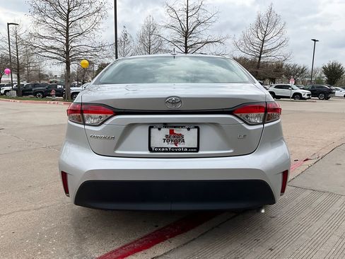 Used 2025 Toyota Corolla LE image 6