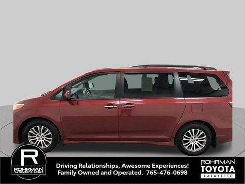Used 2019 Toyota Sienna XLE FWD image 3