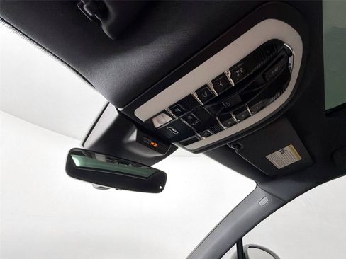 Certified 2023 Porsche Macan S AWD/4WD image 25