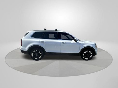 Used 2024 Kia Telluride S FWD image 8