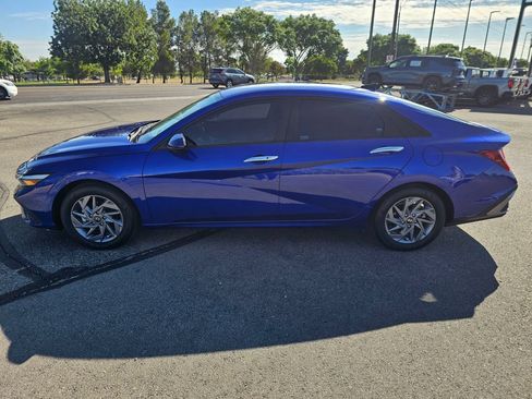 Used 2024 Hyundai Elantra SEL FWD image 2