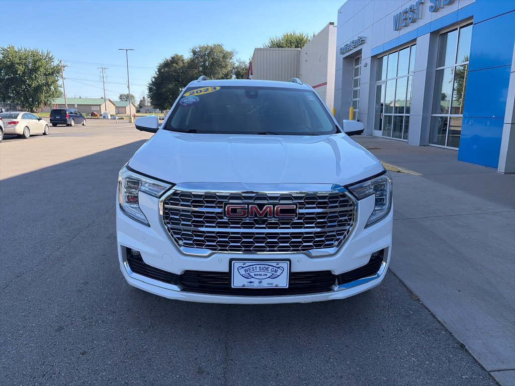 Used 2023 GMC Terrain Denali w/ Denali Premium Package AWD/4WD image 7