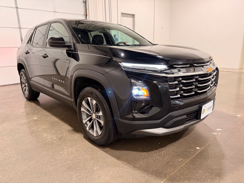 Used 2026 Chevrolet Equinox LT AWD/4WD image 3