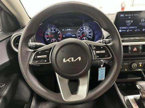 Used 2022 Kia Forte LXS FWD image 17
