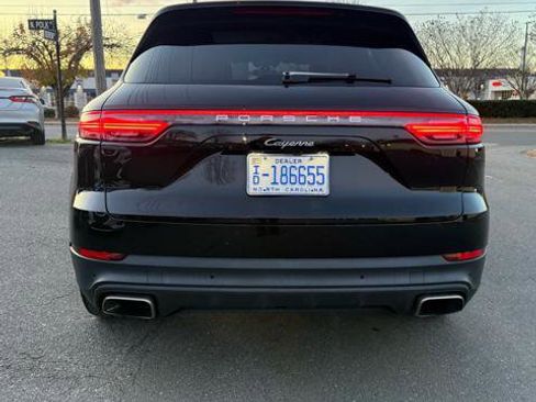 Used 2019 Porsche Cayenne Base image 6
