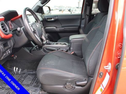 Used 2017 Toyota Tacoma TRD Sport w/ Tow Package (A/T) image 14