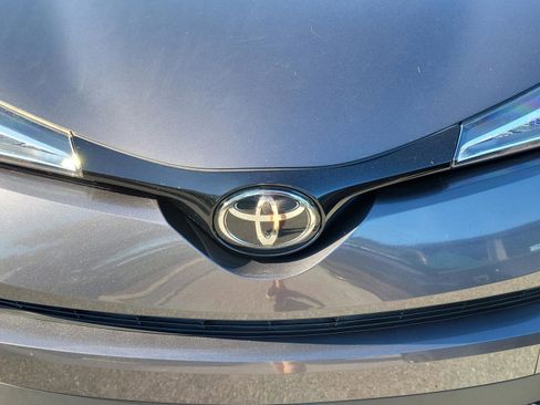 Used 2019 Toyota C-HR Limited FWD image 10