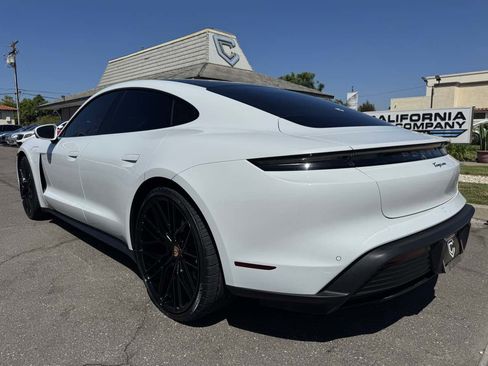 Used 2021 Porsche Taycan image 4