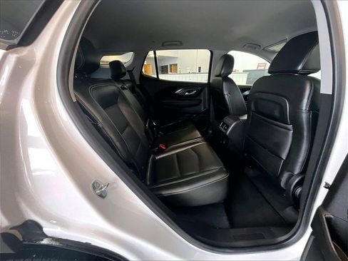 Used 2023 GMC Terrain SLT image 16