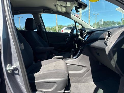Used 2020 Chevrolet Trax LT FWD image 9