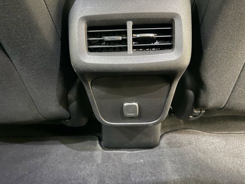 Used 2018 Chevrolet Equinox LT FWD image 23