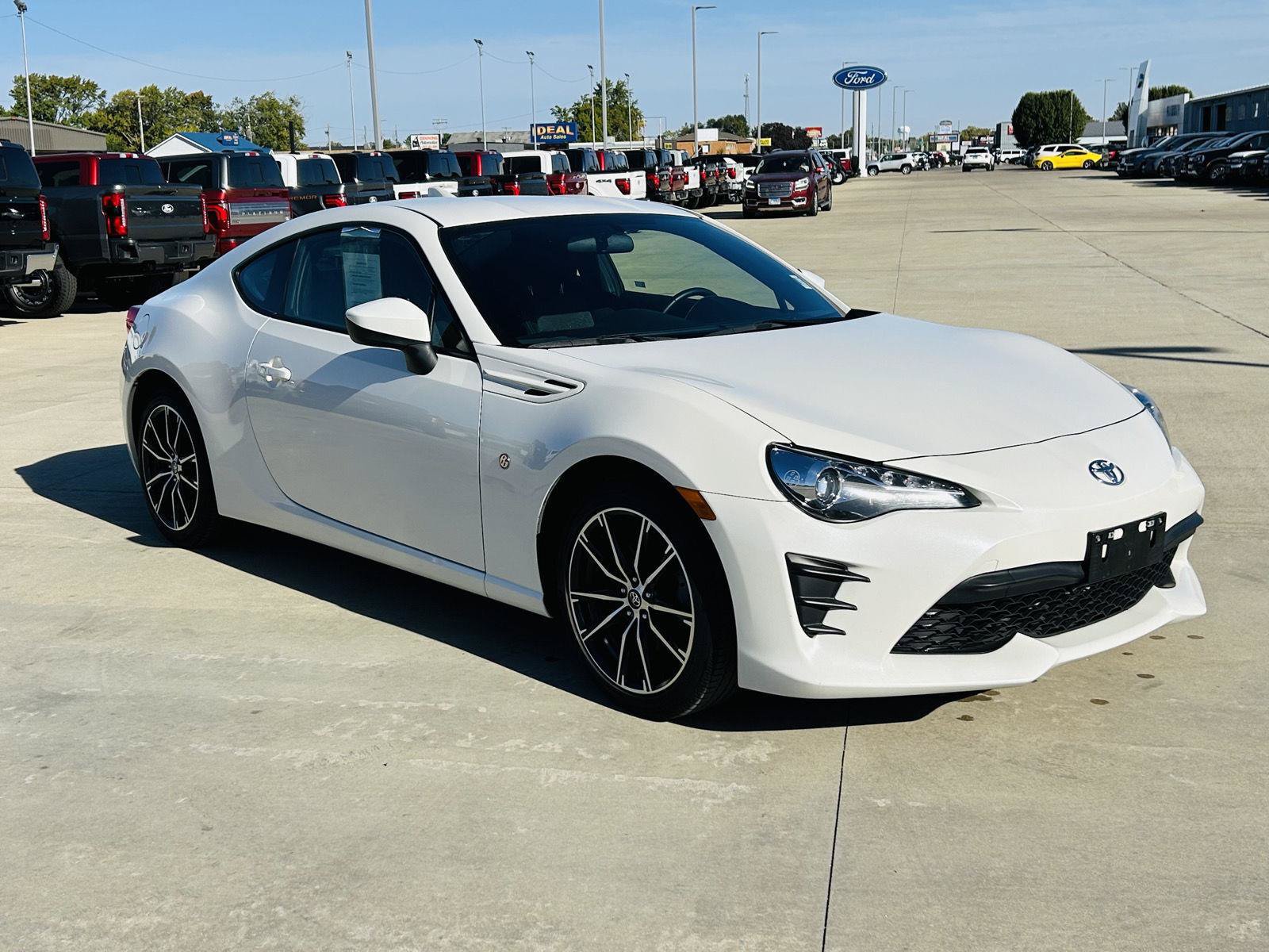 Used 2017 Toyota 86 RWD image 2