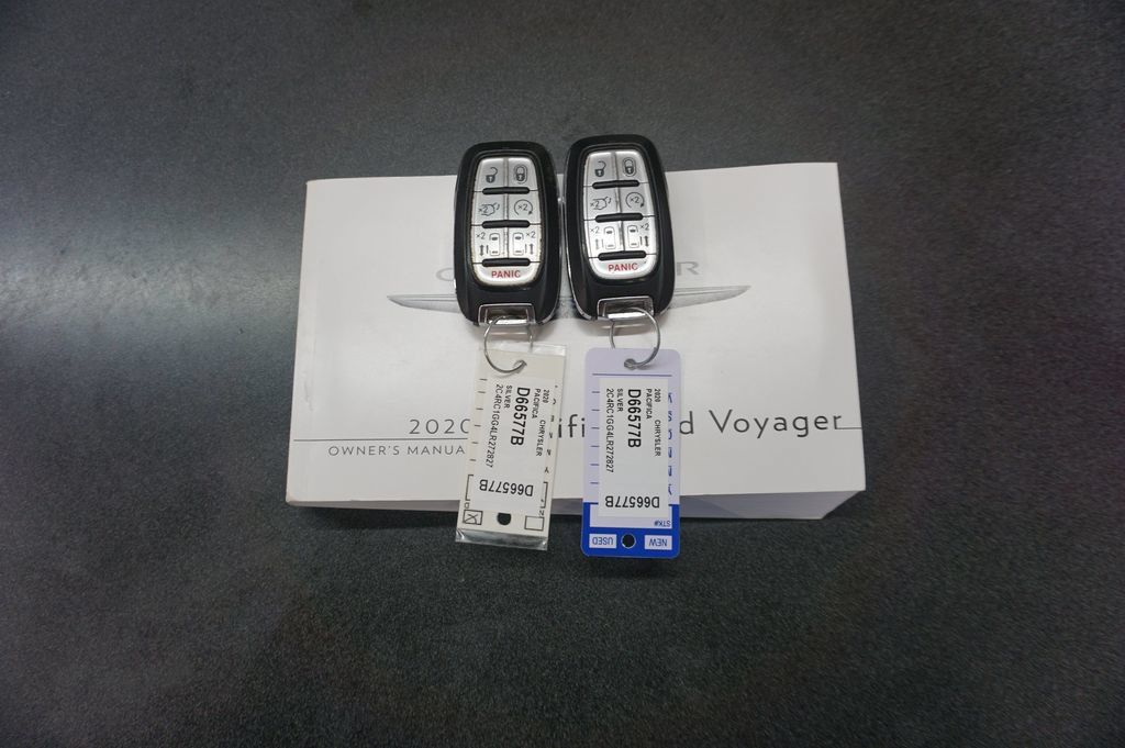 Used 2020 Chrysler Pacifica Limited FWD image 22