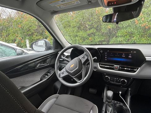 Used 2025 Chevrolet TrailBlazer LT w/ Driver Confidence Package AWD/4WD image 31