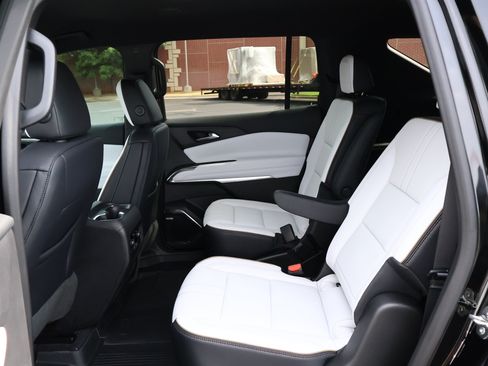 New 2026 Chevrolet Traverse High Country w/ LPO, Floor Liner Package FWD image 21