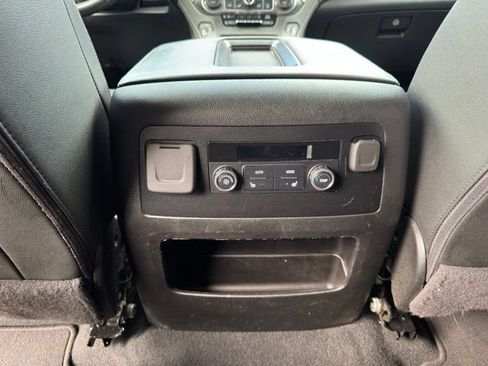 Used 2020 Chevrolet Suburban LT w/ Luxury Package AWD/4WD image 9