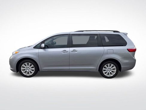 Used 2017 Toyota Sienna XLE AWD/4WD image 7
