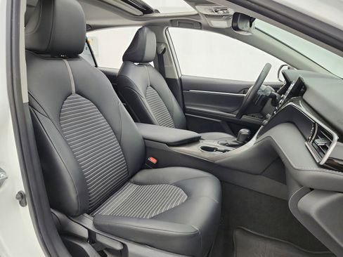 Used 2023 Toyota Camry SE w/ Convenience Package FWD image 18