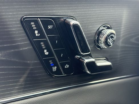 Used 2024 Cadillac Lyriq Luxury AWD/4WD image 31