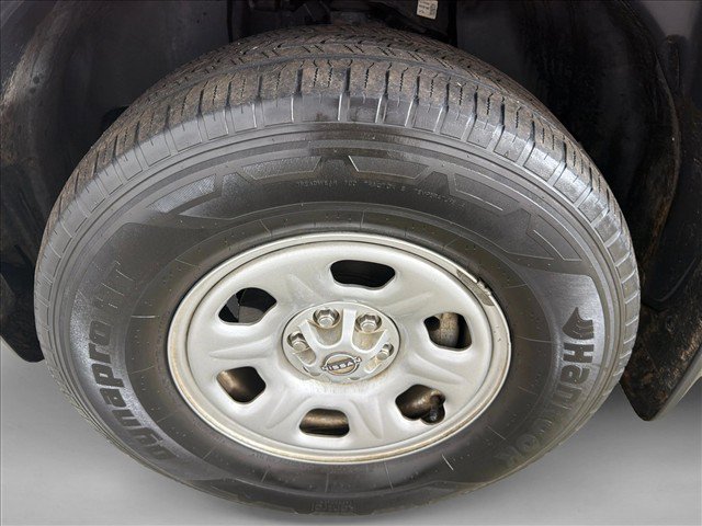 Used 2022 Nissan Frontier S w/ Technology Package RWD image 11