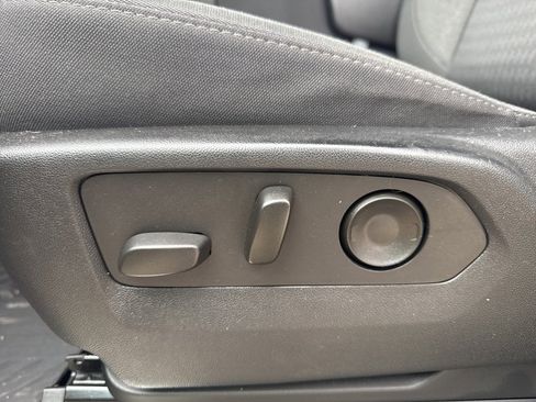 Used 2023 Chevrolet Silverado 1500 LT image 20