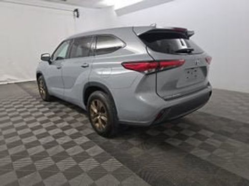 Used 2022 Toyota Highlander Bronze Edition AWD/4WD image 4